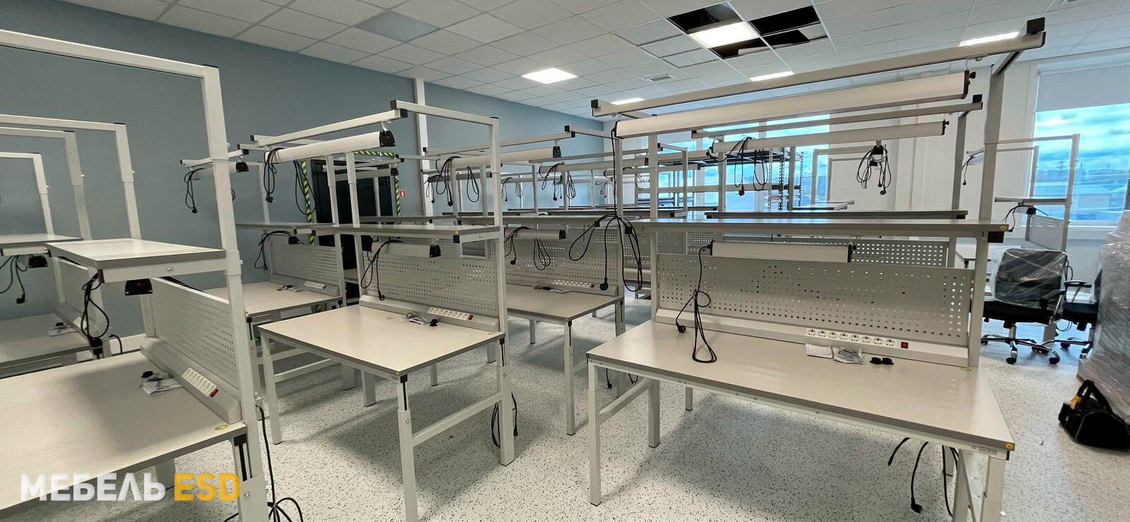 Поставка антистатической мебели