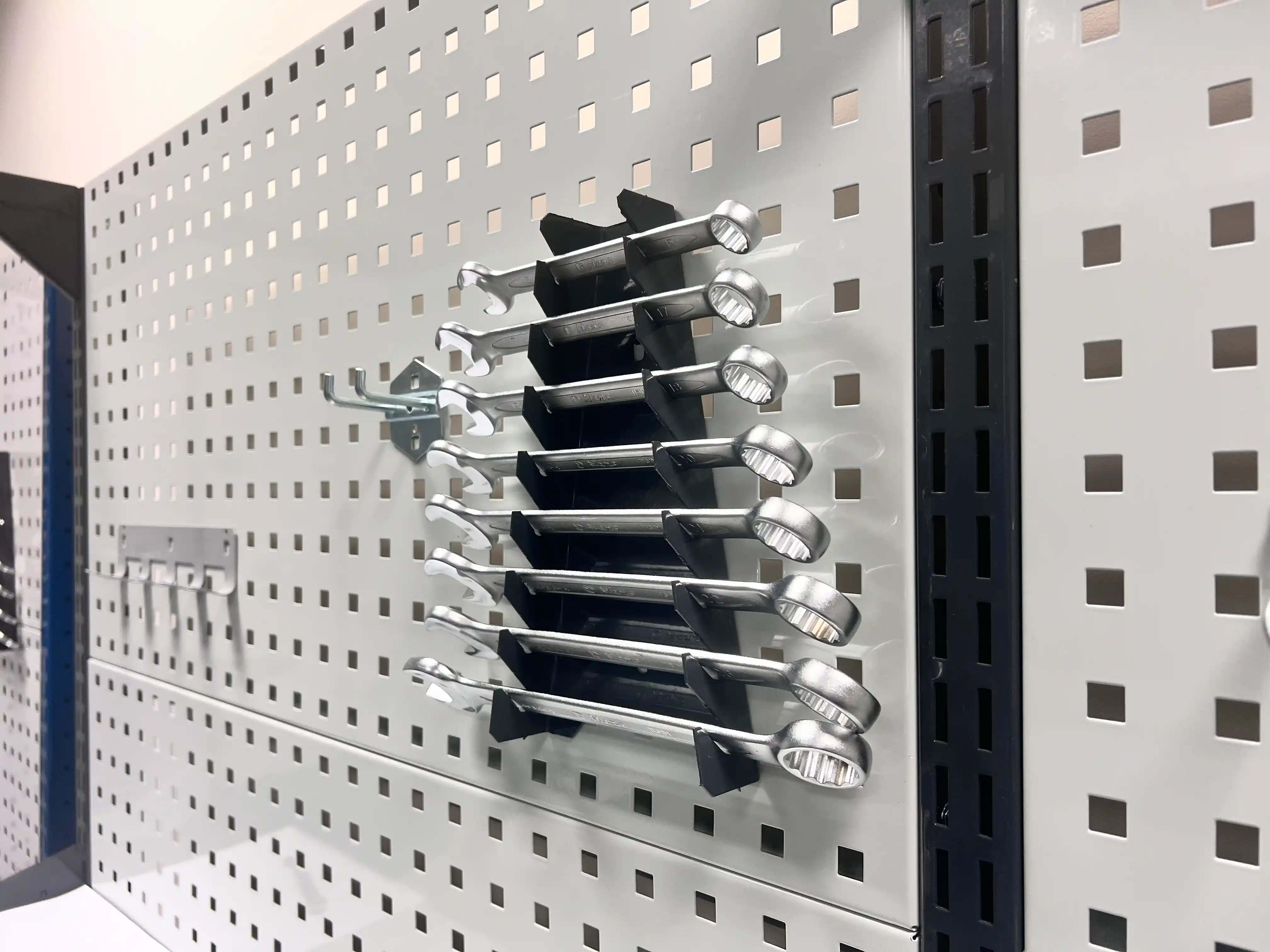 CTR 1602.L34.5-1 Верстак слесарный 1670x1593x743 мм