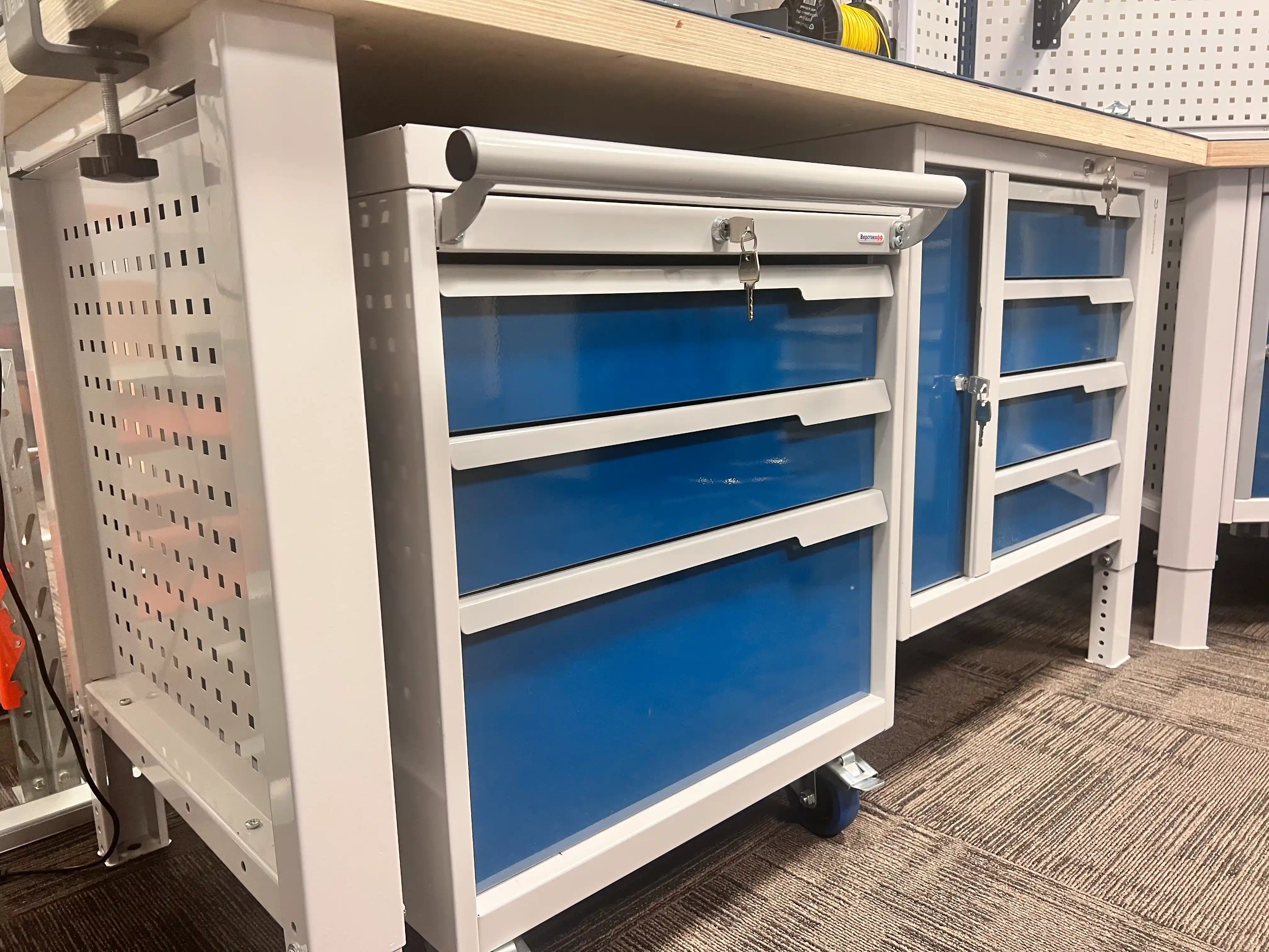 CTR 1602.L34.5-1 Верстак слесарный 1670x1593x743 мм