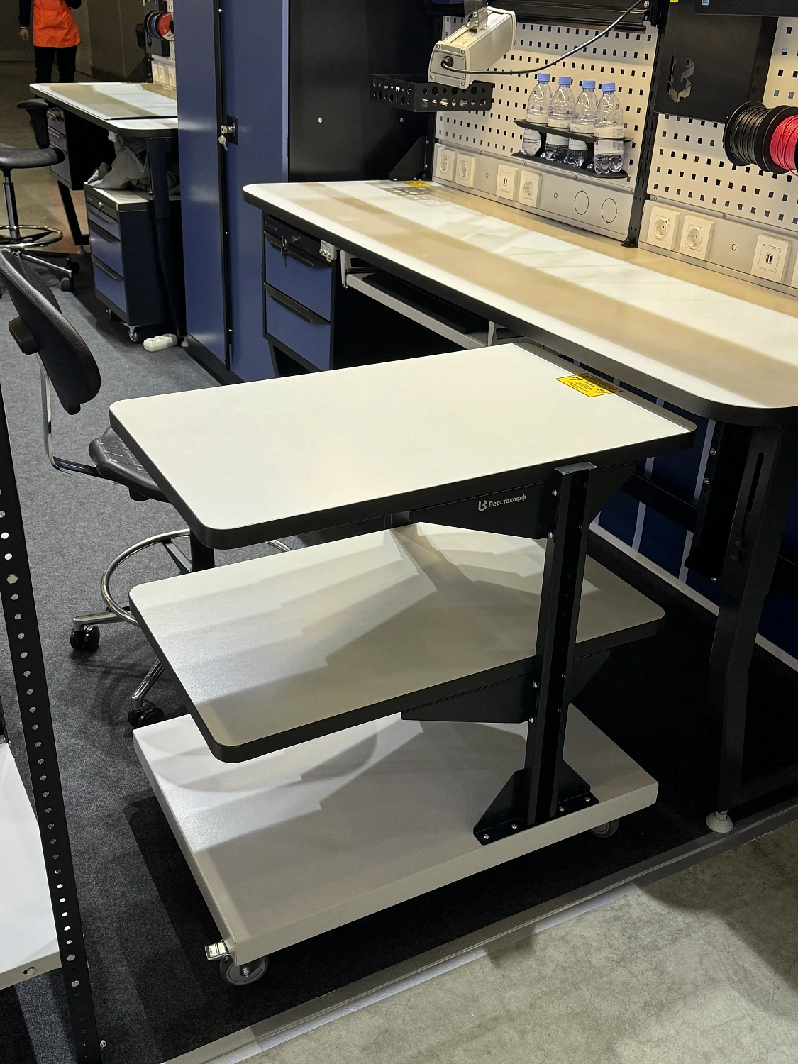 SPC A Подкатной антистатический стол 850x550x800 мм