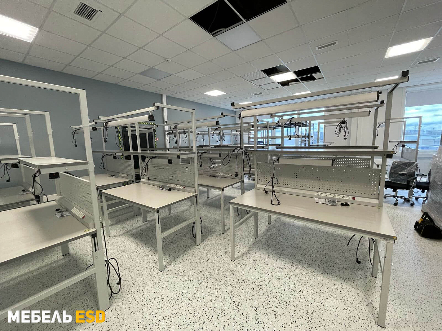 Поставка антистатической мебели